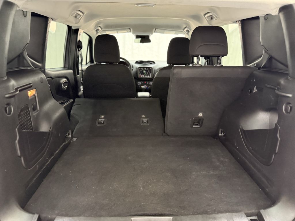 Photo 25 of this JEEP RENEGADE