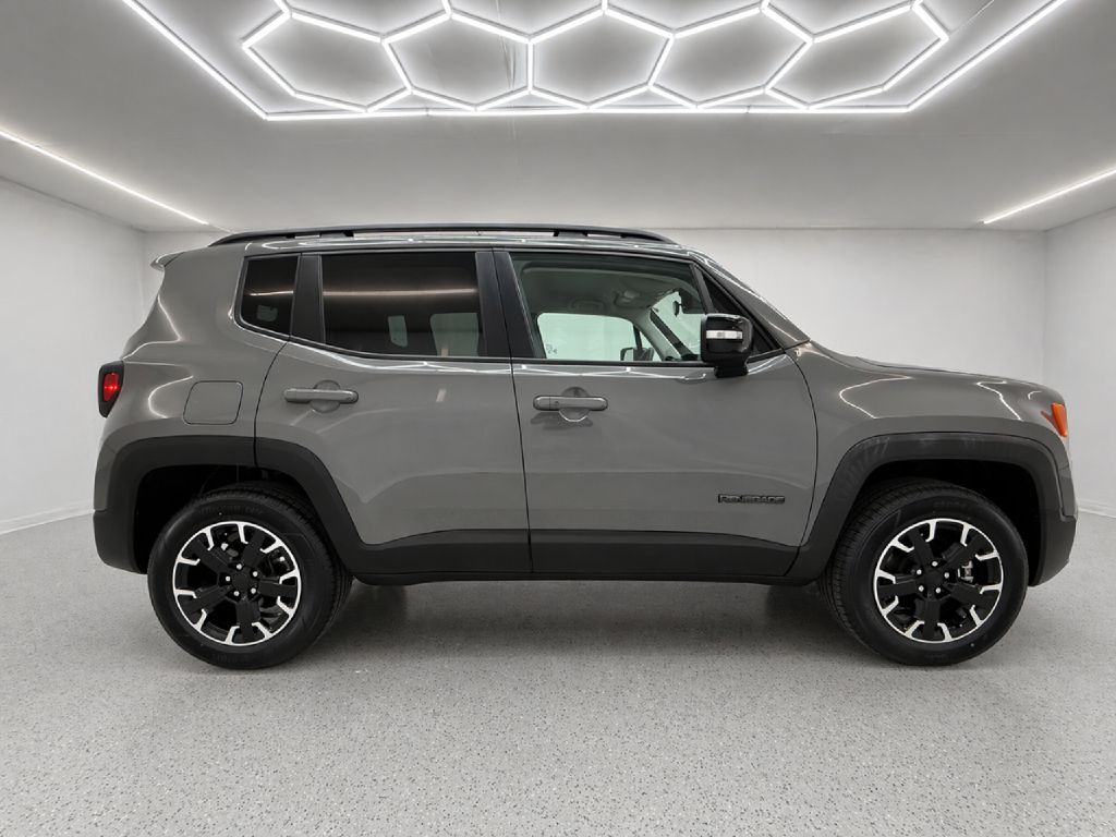 Photo 2 of this JEEP RENEGADE