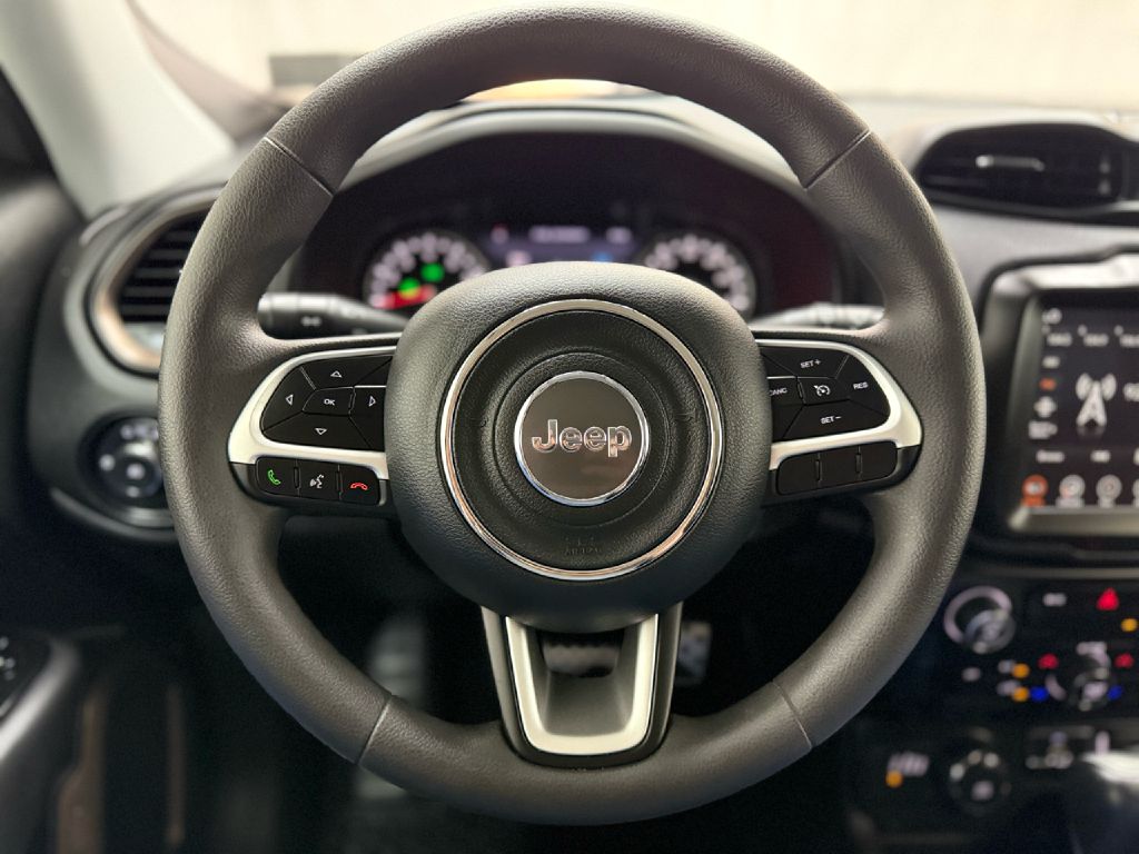 Photo 11 of this JEEP RENEGADE