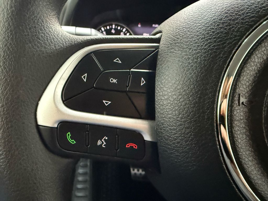 Photo 12 of this JEEP RENEGADE