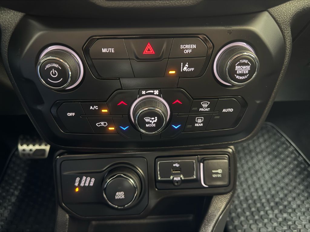 Photo 17 of this JEEP RENEGADE