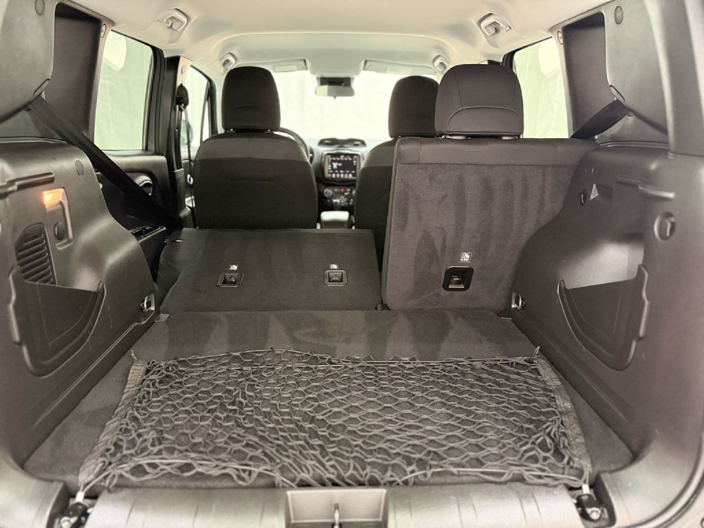 Photo 23 of this JEEP RENEGADE