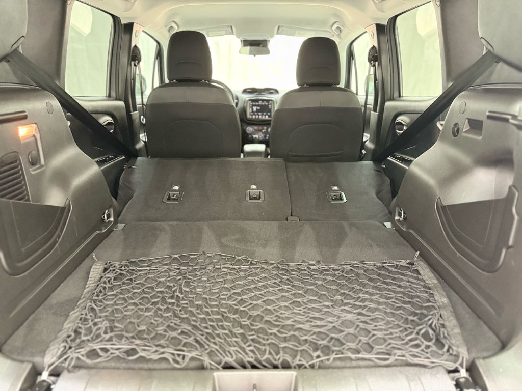 Photo 24 of this JEEP RENEGADE