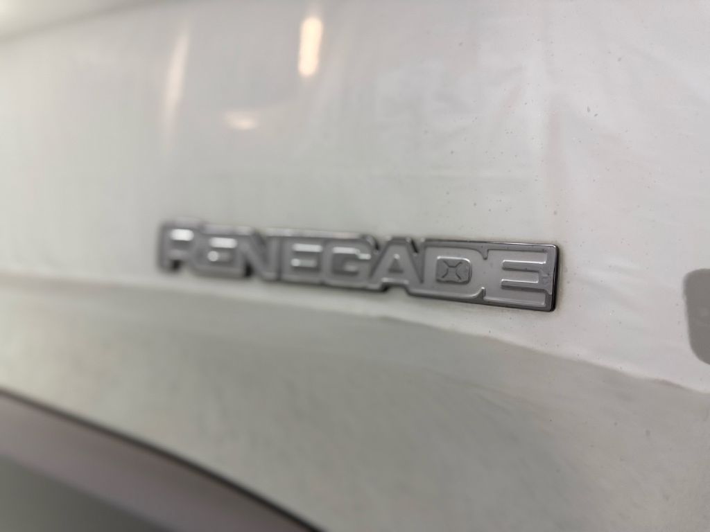 Photo 34 of this JEEP RENEGADE