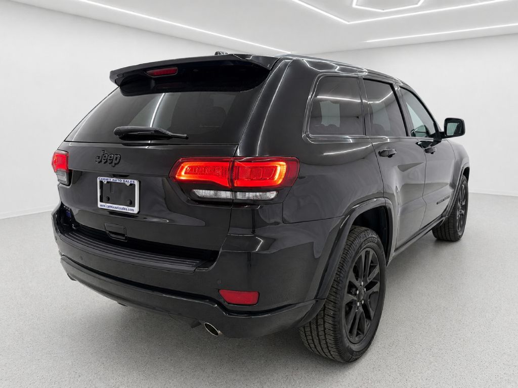 Photo 3 of this JEEP GRAND CHEROKEE