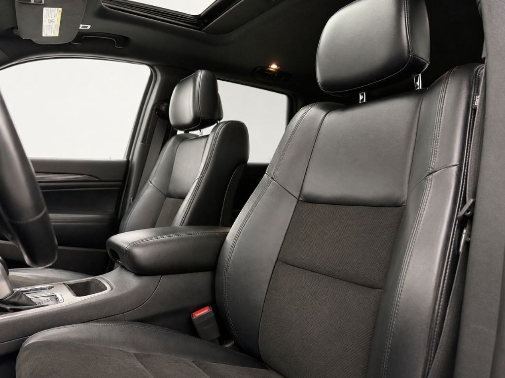 Photo 9 of this JEEP GRAND CHEROKEE