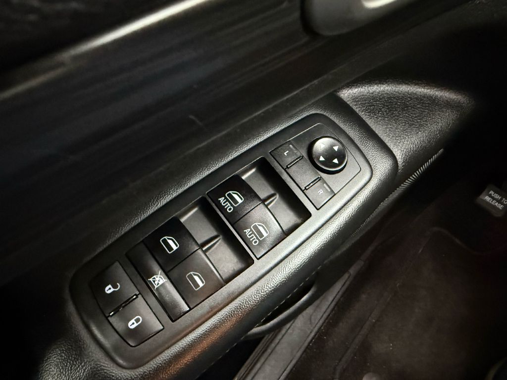 Photo 12 of this JEEP GRAND CHEROKEE
