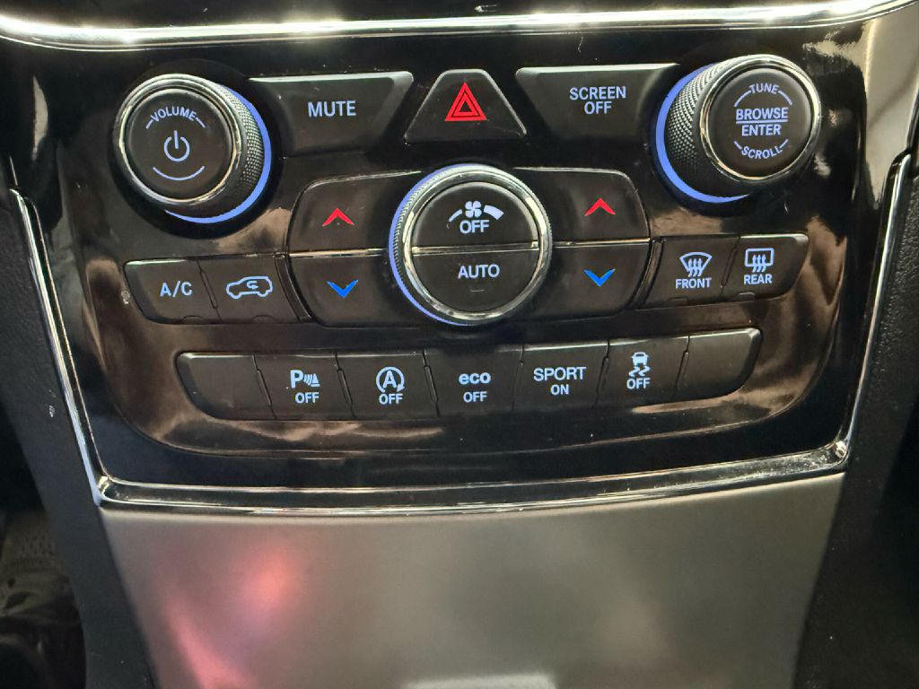 Photo 21 of this JEEP GRAND CHEROKEE