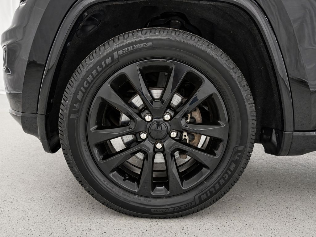 Photo 30 of this JEEP GRAND CHEROKEE