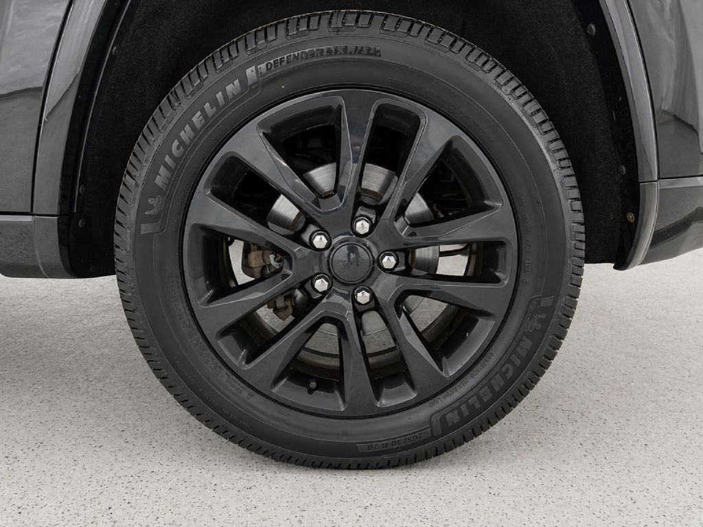 Photo 32 of this JEEP GRAND CHEROKEE