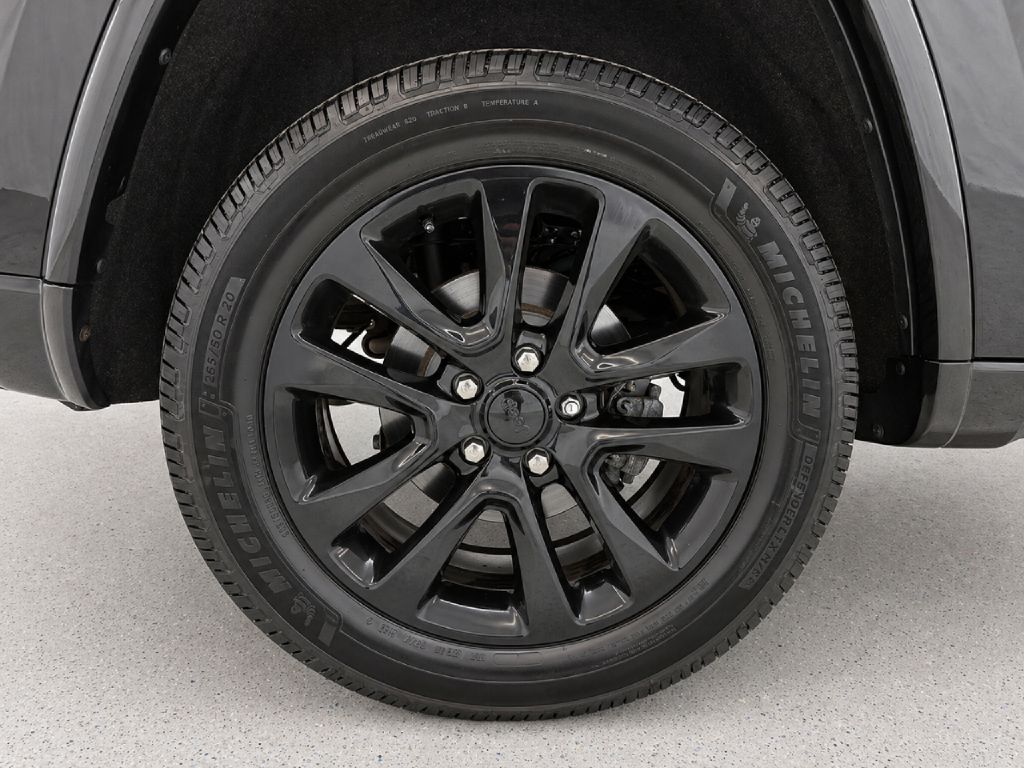 Photo 33 of this JEEP GRAND CHEROKEE