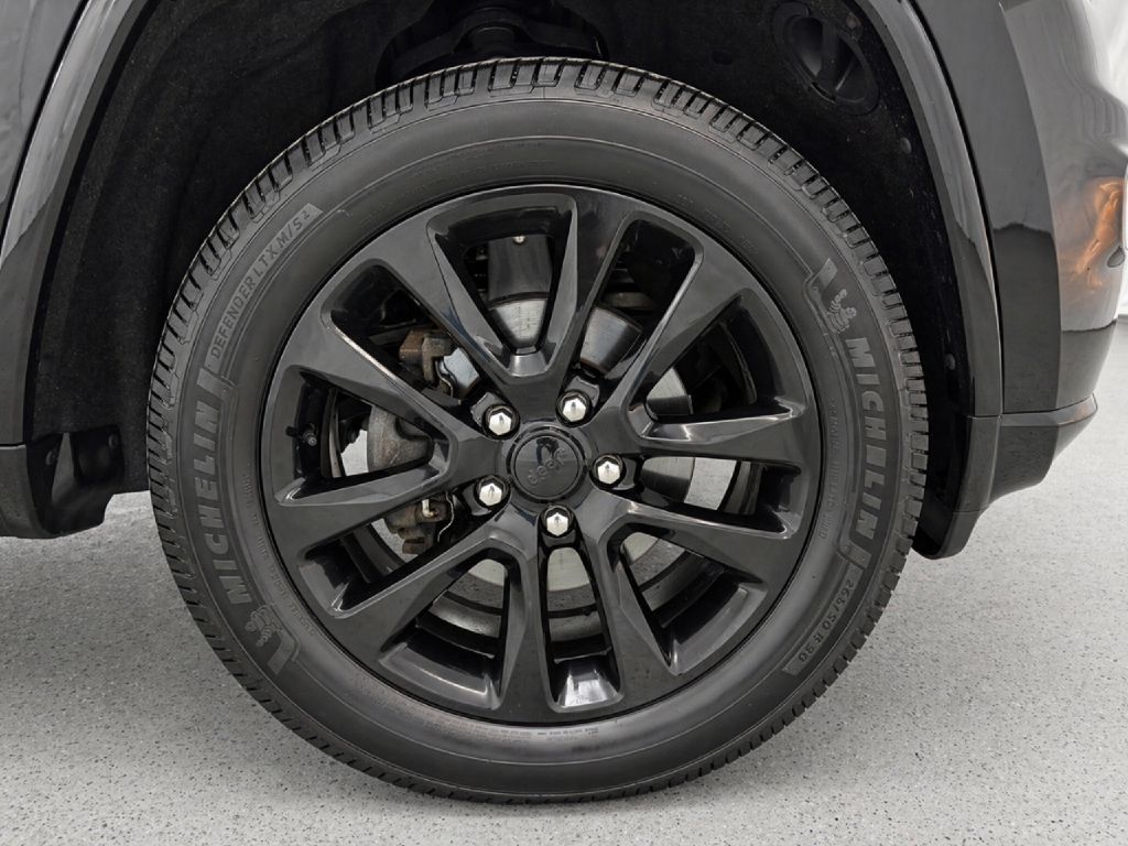 Photo 34 of this JEEP GRAND CHEROKEE