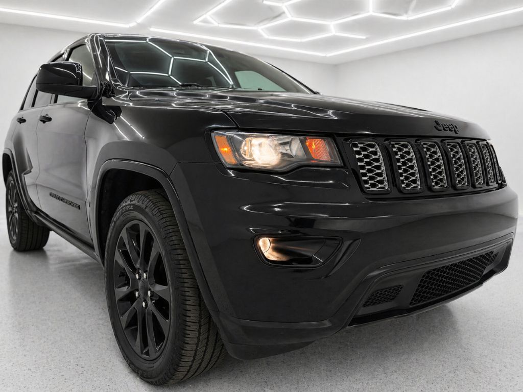 Photo 38 of this JEEP GRAND CHEROKEE