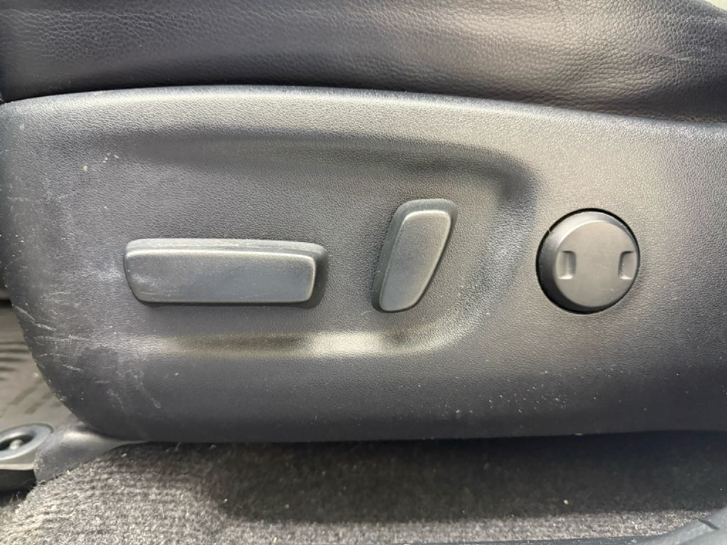 Photo 10 of this TOYOTA RAV4 HV