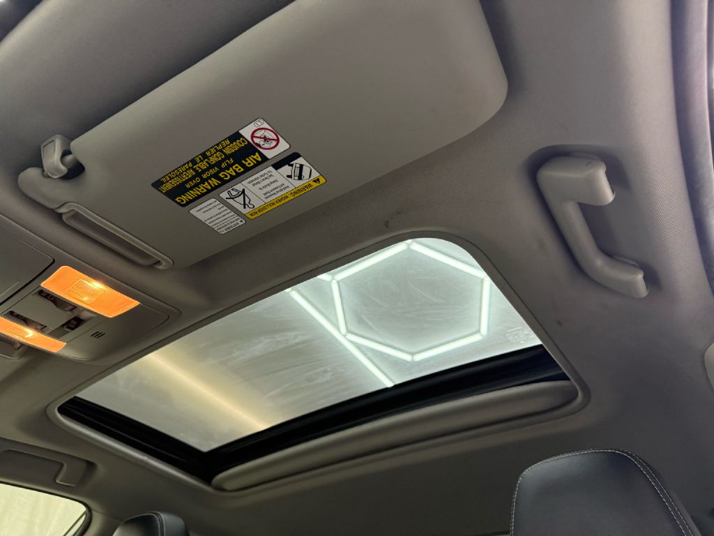 Photo 11 of this TOYOTA RAV4 HV