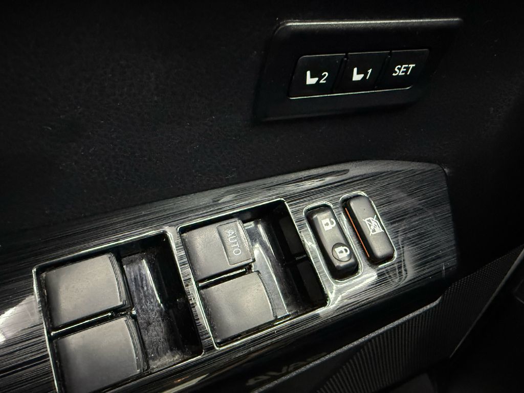 Photo 12 of this TOYOTA RAV4 HV