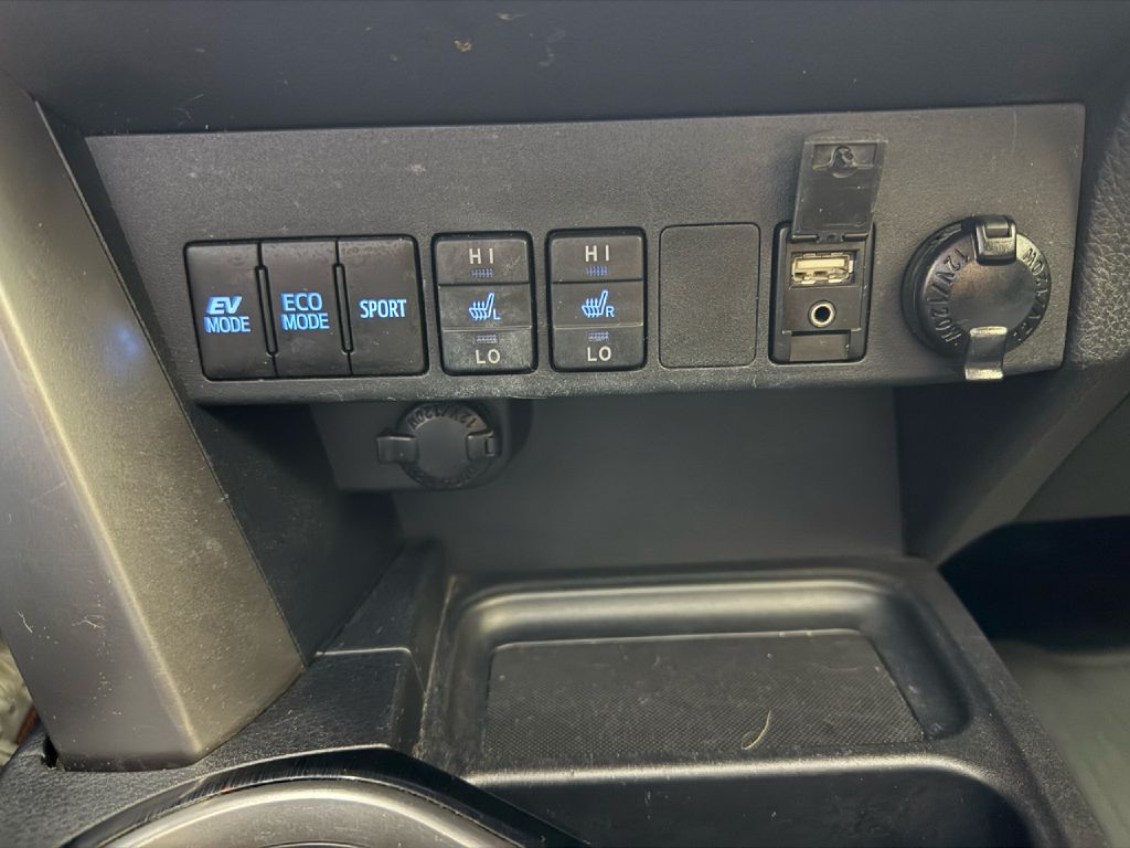 Photo 19 of this TOYOTA RAV4 HV