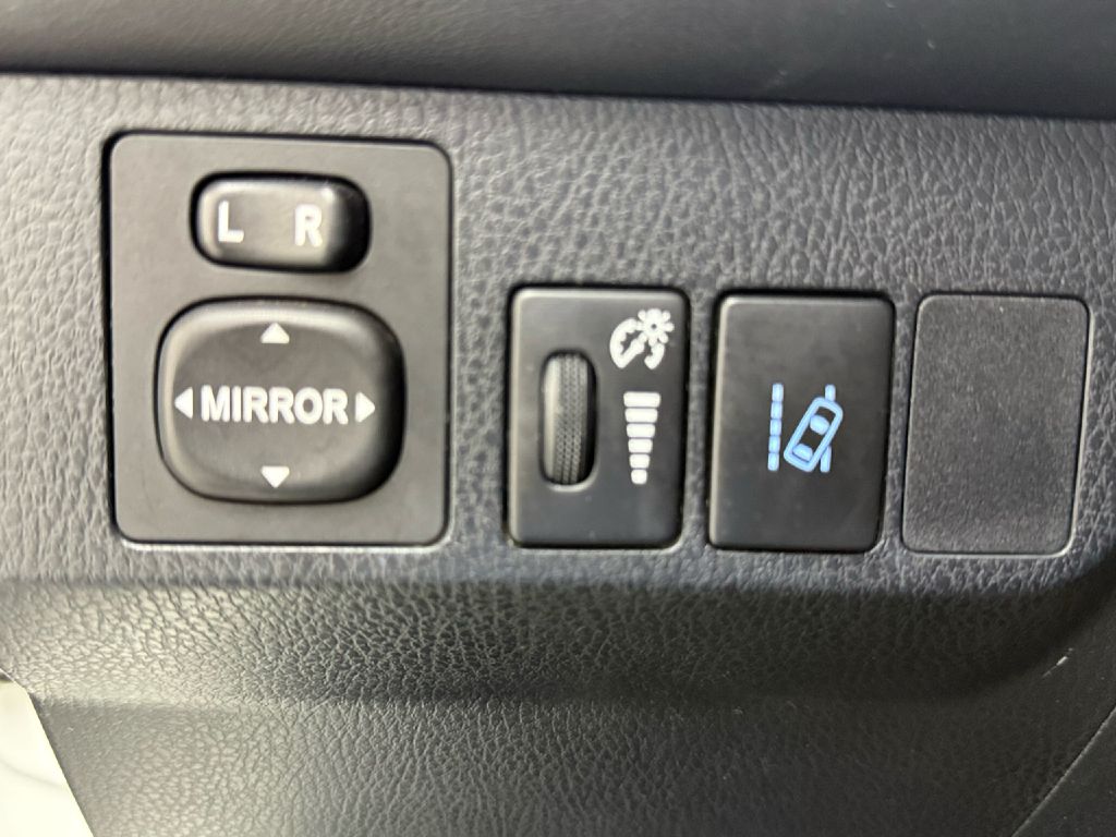 Photo 22 of this TOYOTA RAV4 HV