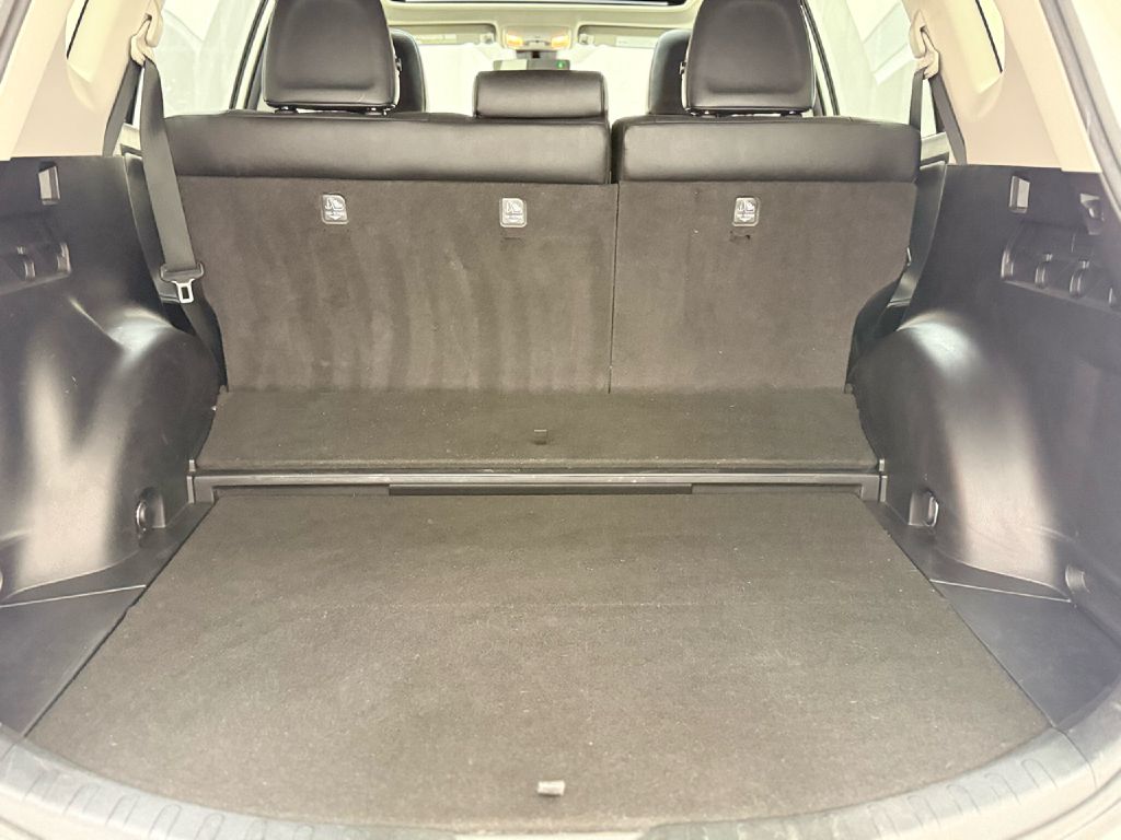 Photo 25 of this TOYOTA RAV4 HV
