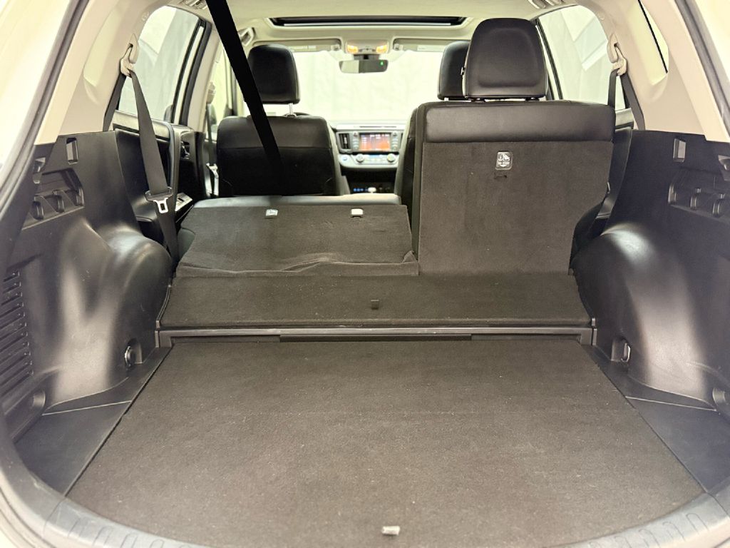 Photo 26 of this TOYOTA RAV4 HV