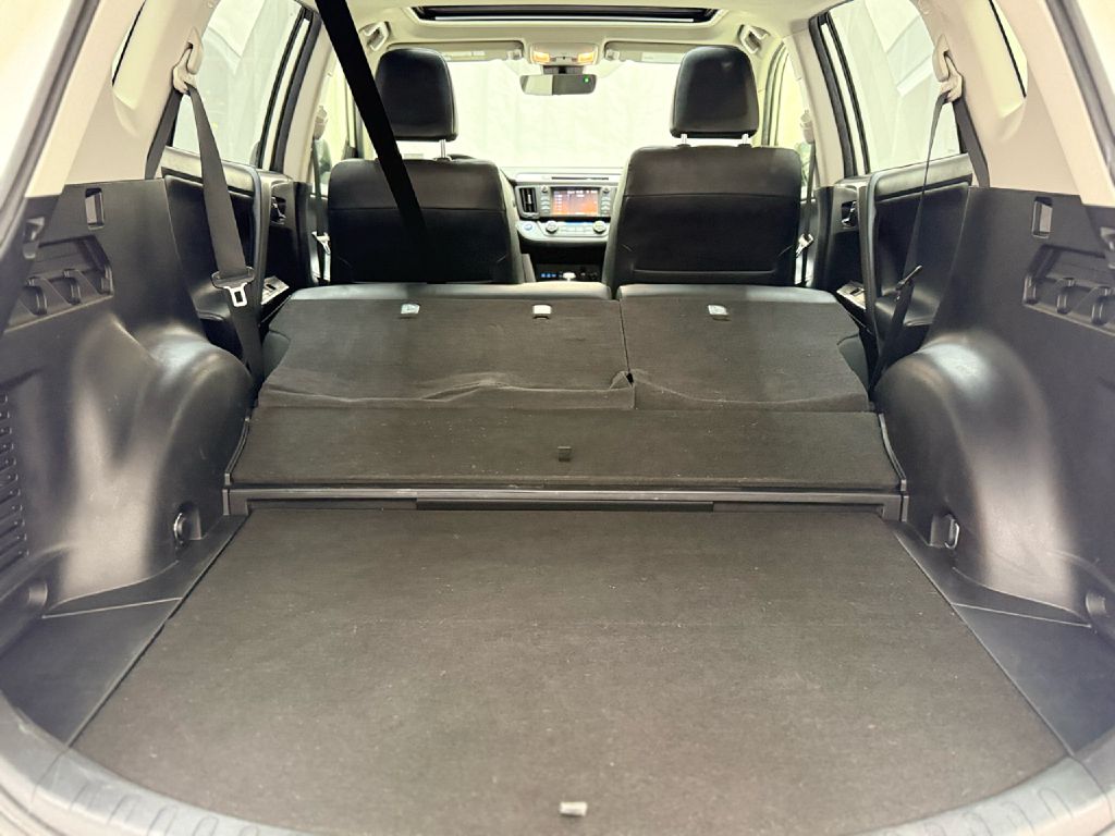 Photo 27 of this TOYOTA RAV4 HV