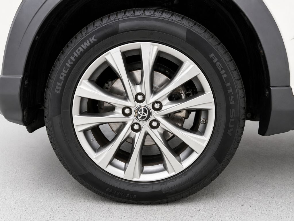 Photo 31 of this TOYOTA RAV4 HV