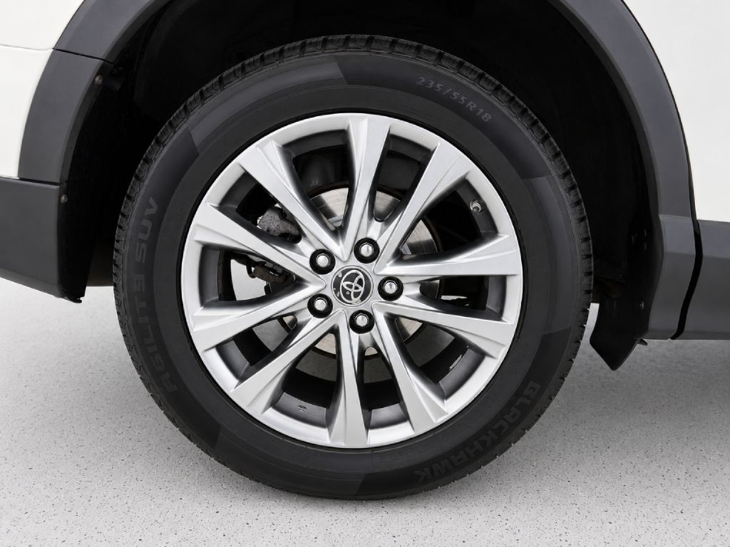 Photo 32 of this TOYOTA RAV4 HV