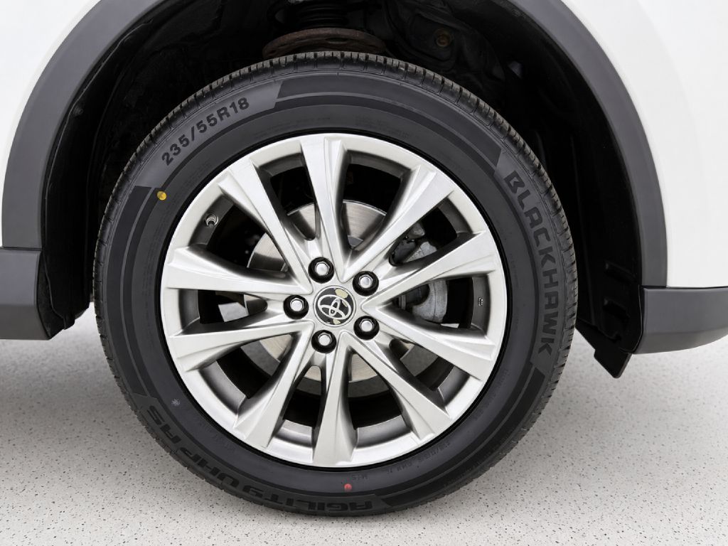 Photo 33 of this TOYOTA RAV4 HV