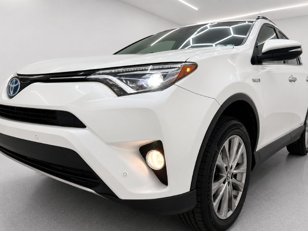 Photo 36 of this TOYOTA RAV4 HV