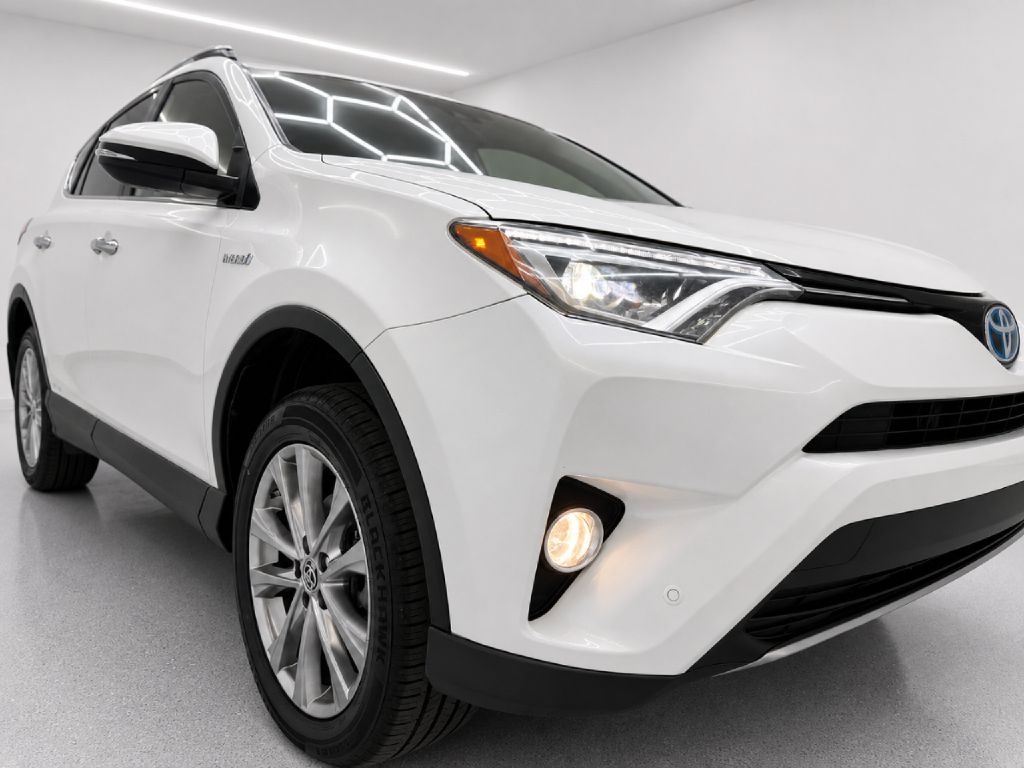 Photo 37 of this TOYOTA RAV4 HV