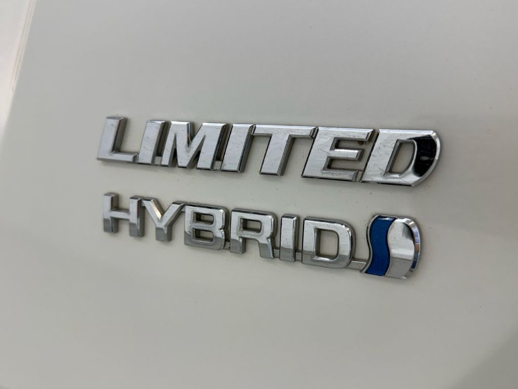 Photo 38 of this TOYOTA RAV4 HV