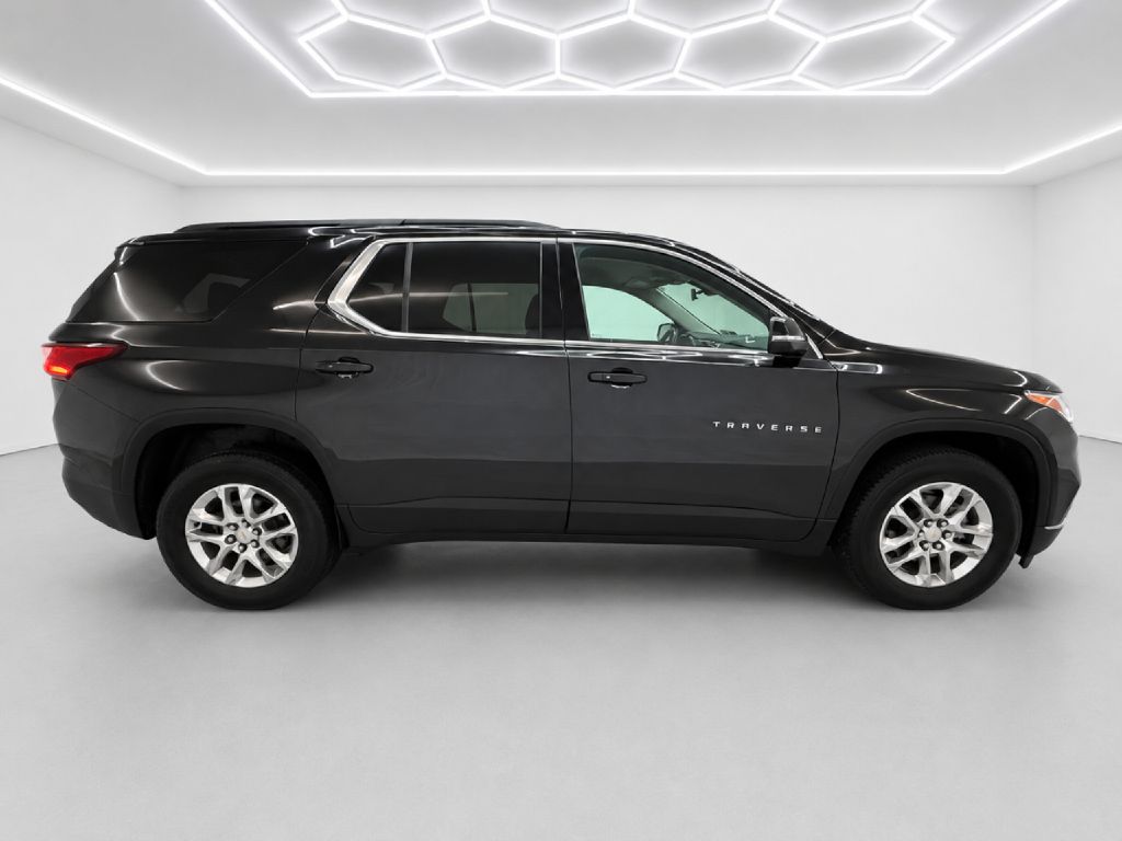 Photo 2 of this CHEVROLET TRAVERSE