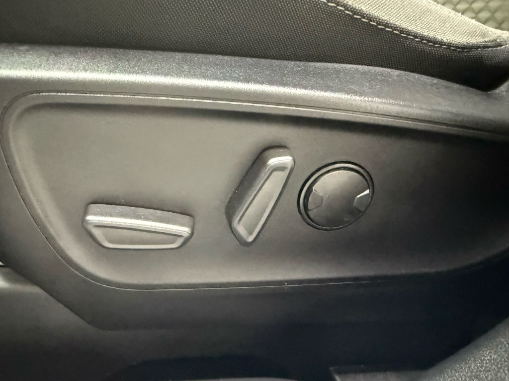 Photo 10 of this FORD ESCAPE