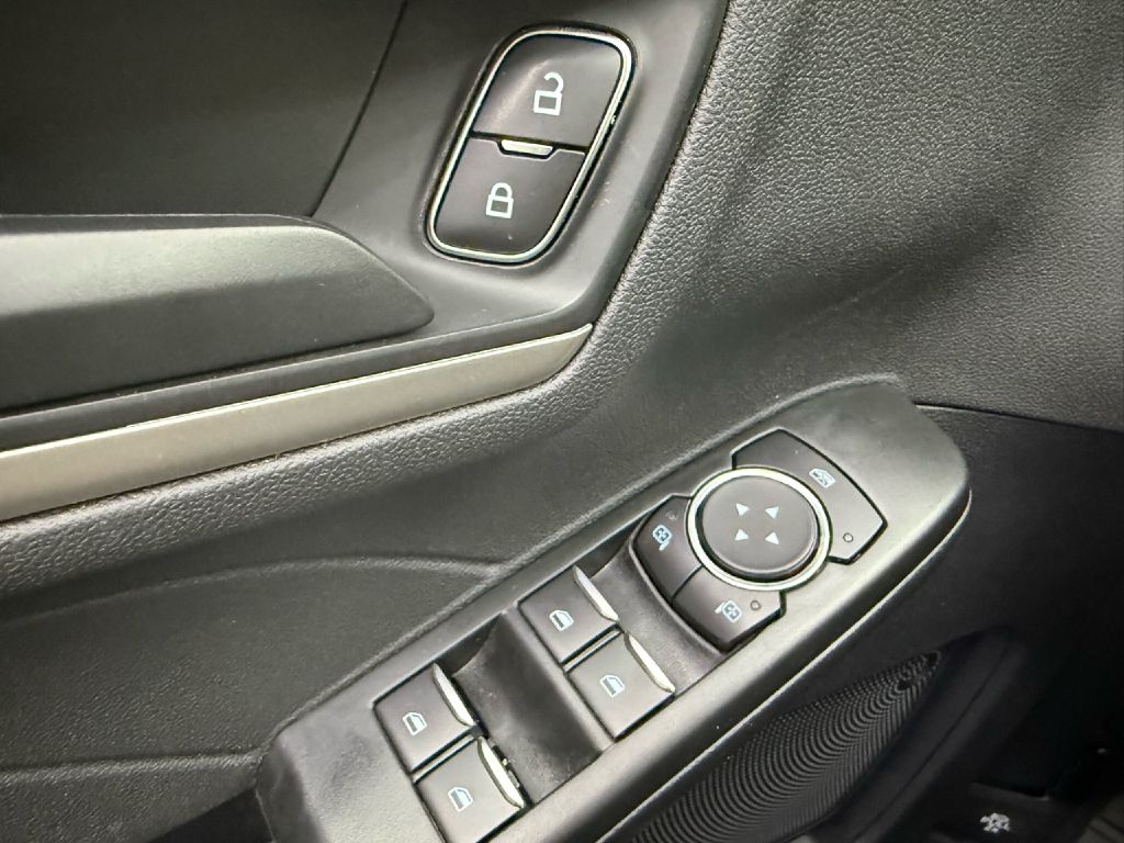Photo 11 of this FORD ESCAPE