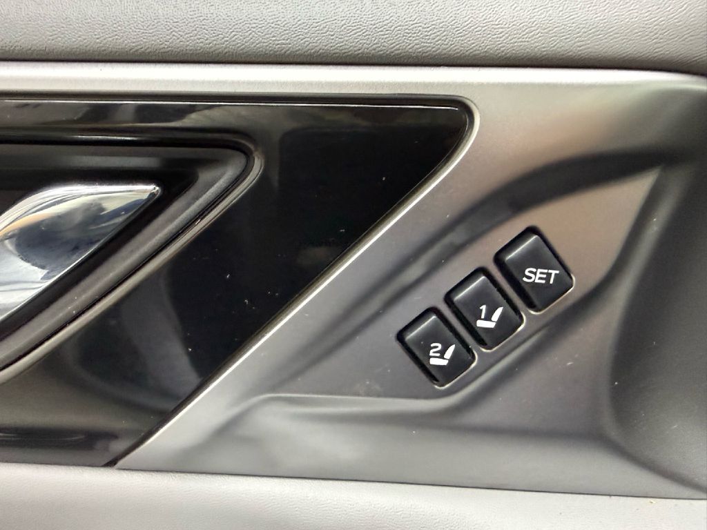 Photo 12 of this SUBARU LEGACY