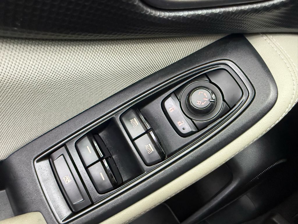 Photo 12 of this SUBARU FORESTER