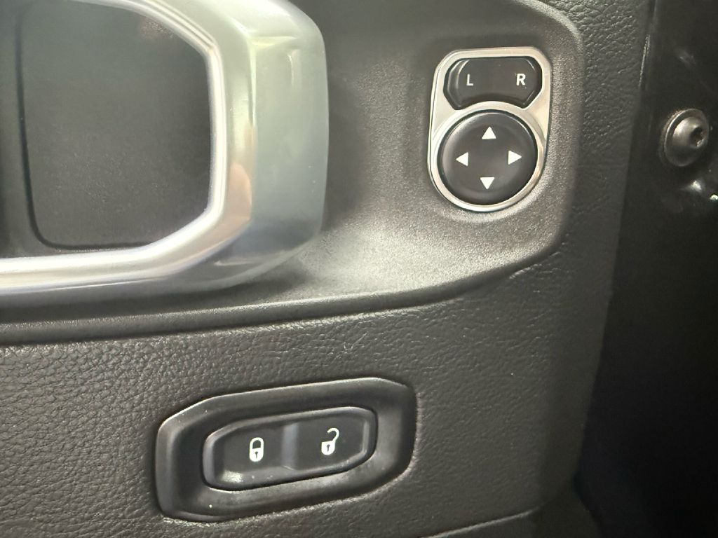 Photo 12 of this JEEP WRANGLER UNLIMI