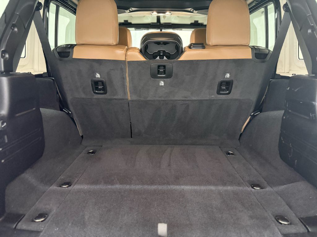 Photo 26 of this JEEP WRANGLER UNLIMI