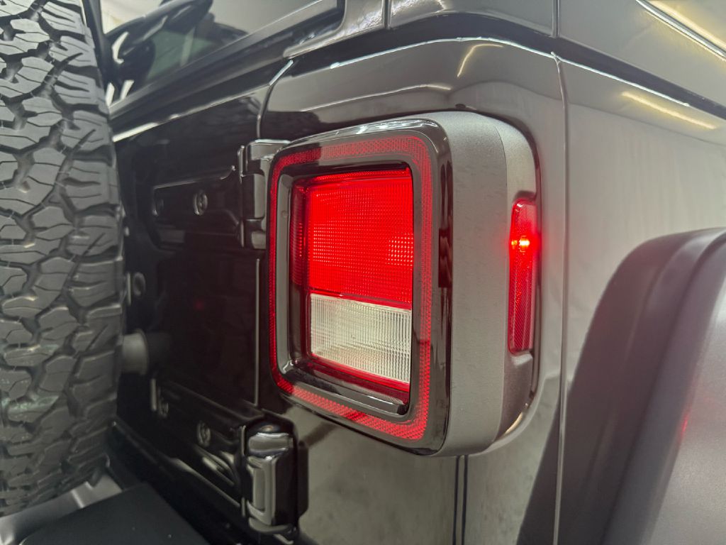 Photo 38 of this JEEP WRANGLER UNLIMI