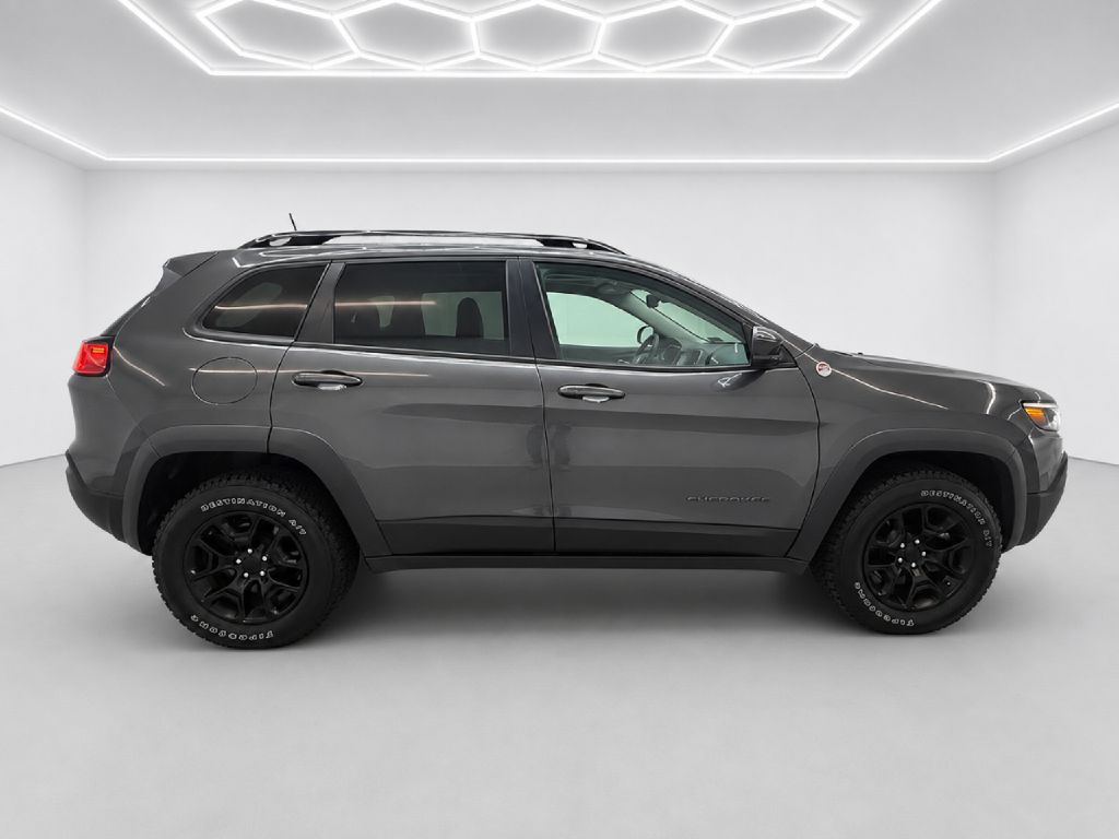 Photo 2 of this JEEP CHEROKEE