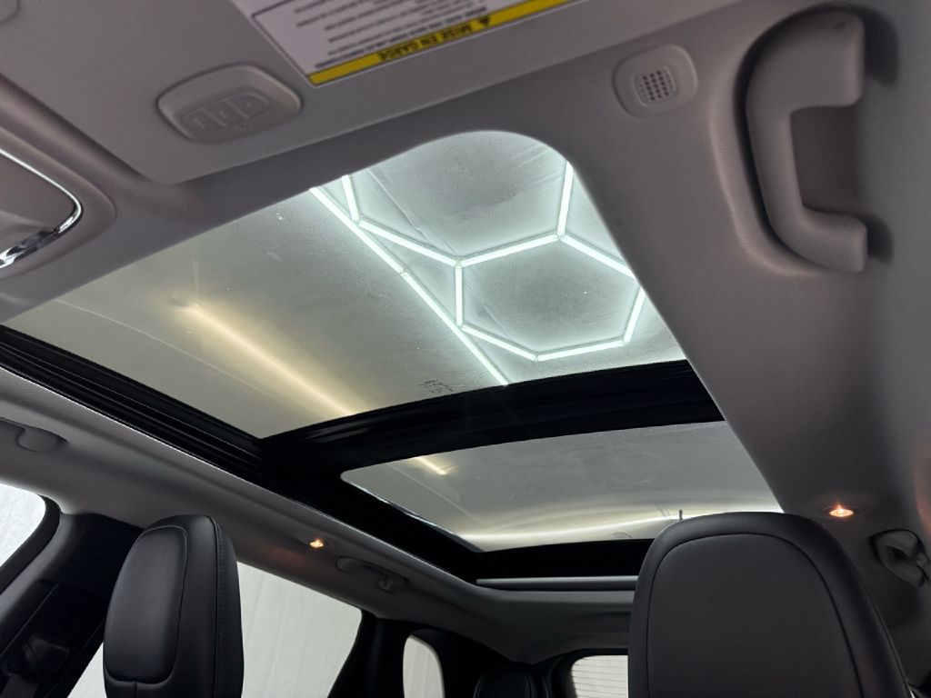 Photo 11 of this JEEP CHEROKEE