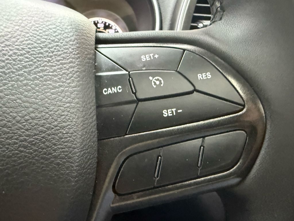Photo 15 of this JEEP CHEROKEE