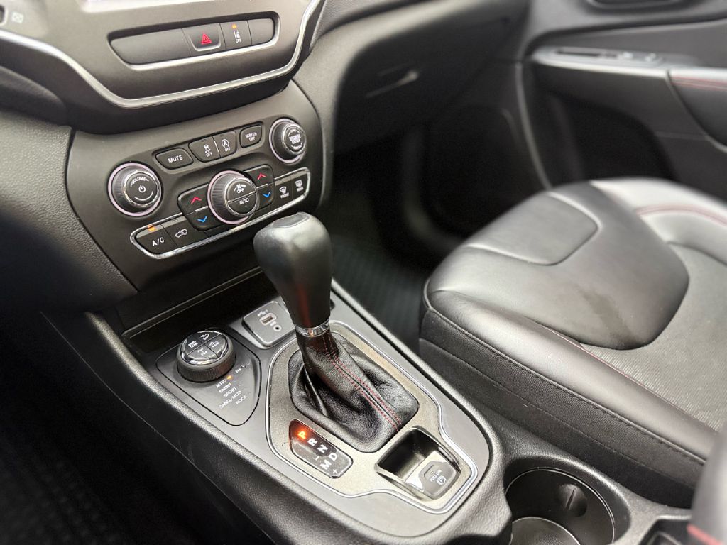 Photo 22 of this JEEP CHEROKEE