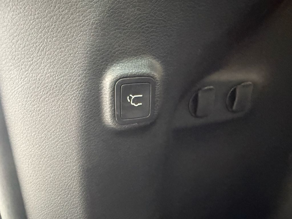 Photo 29 of this JEEP CHEROKEE