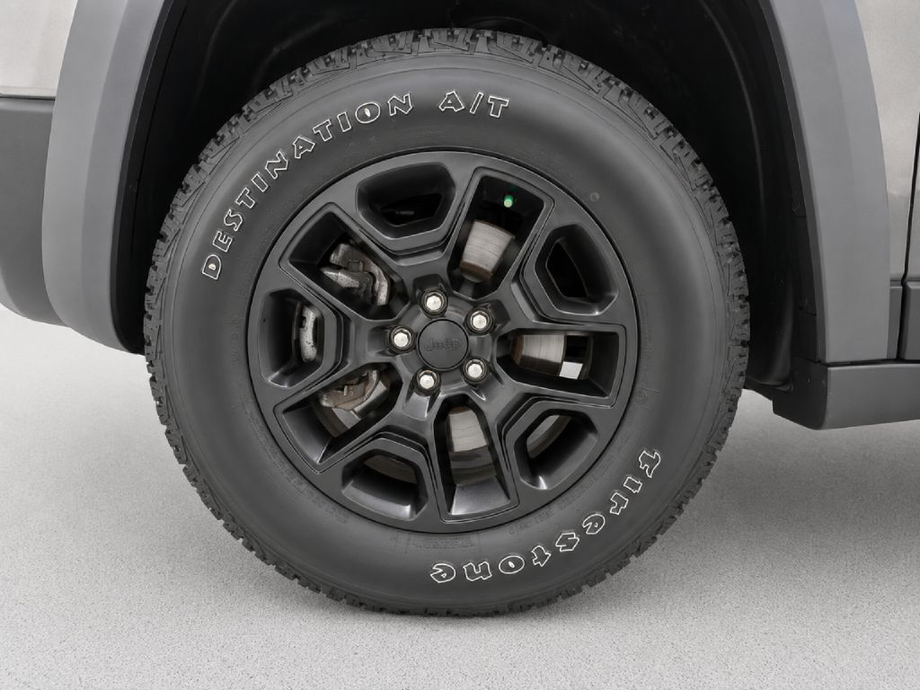 Photo 30 of this JEEP CHEROKEE