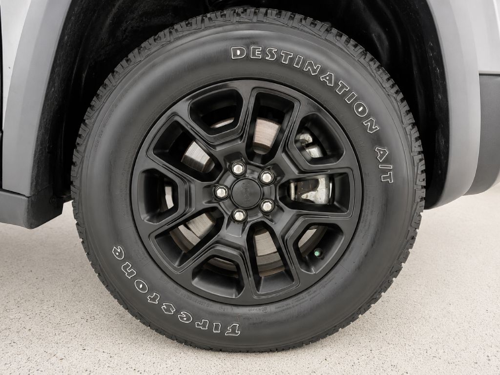 Photo 34 of this JEEP CHEROKEE