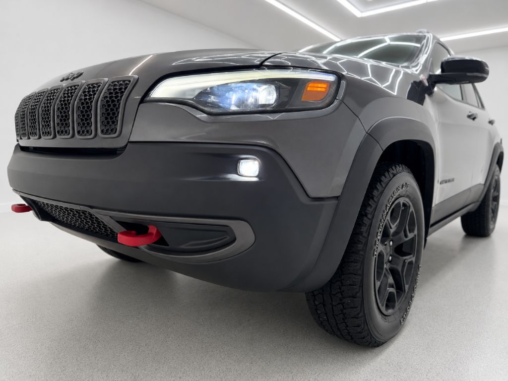 Photo 37 of this JEEP CHEROKEE