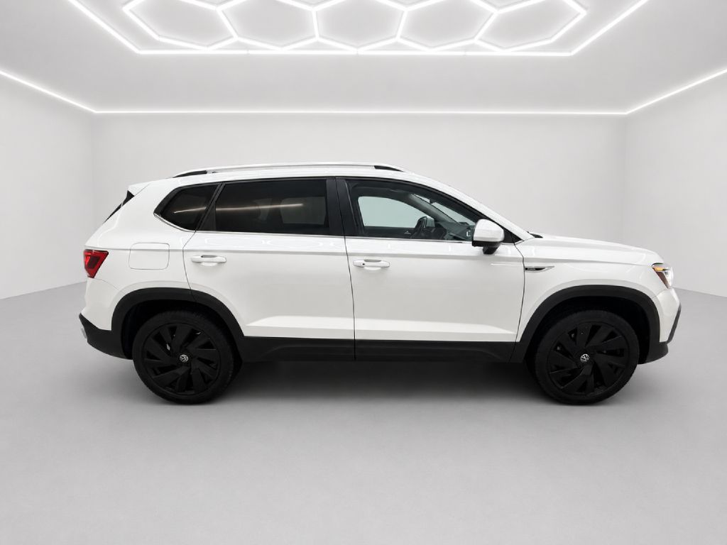 Photo 2 of this VOLKSWAGEN TAOS