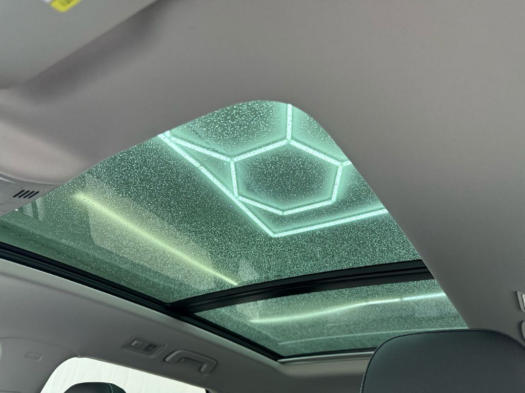 Photo 11 of this VOLKSWAGEN TAOS