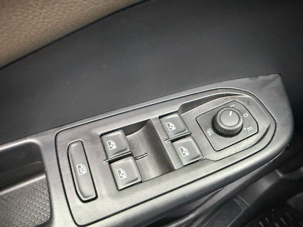 Photo 12 of this VOLKSWAGEN TAOS